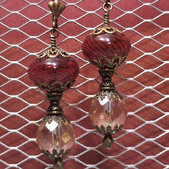 Romantic Victorian Handblown glass drop earrings. Handcrafted and Hypoallergenic - Picture 10 of 10
